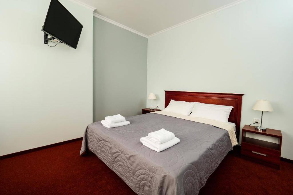 Quiet Extrans double room with private bathroom